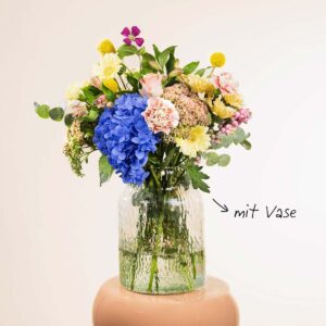 Toni mit Lieblings-Vase L