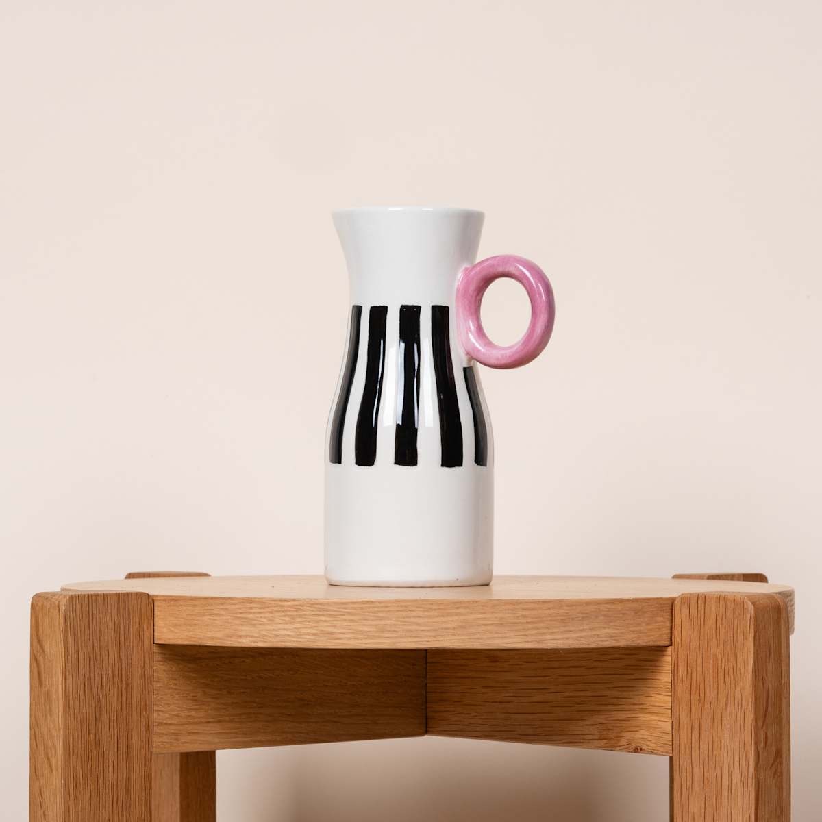 Steingut Vase Streifen Schwarz/Weiß Griff Rosa