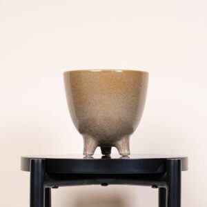 Keramik Übertopf mit Füßen Zimtfarben  - 14 cm