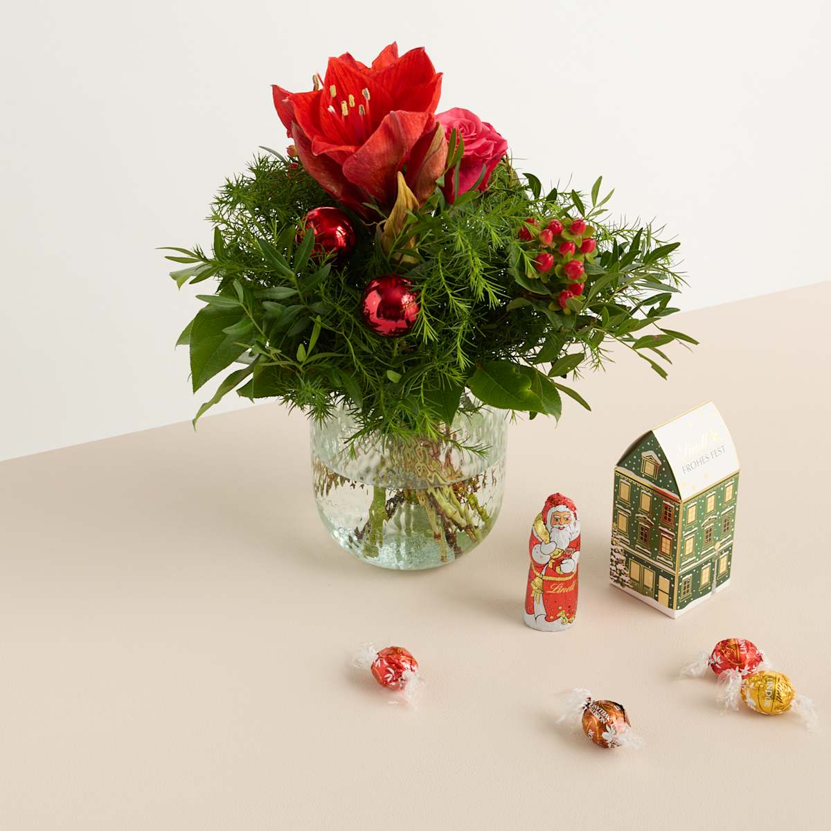 Weihnachtsgruß mit Frohes Fest - Lindt Weihnachtshaus 100g