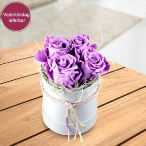 4 fliederfarbene haltbare Rosen in Hutschachtel