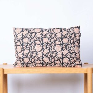 Kissen Schwarz Muster Schmal