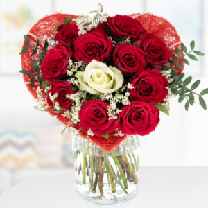 Blumenstrauß Rosenkuss in Herzform