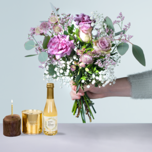 Blumenpost mit Geschenkset Lass dich feiern
