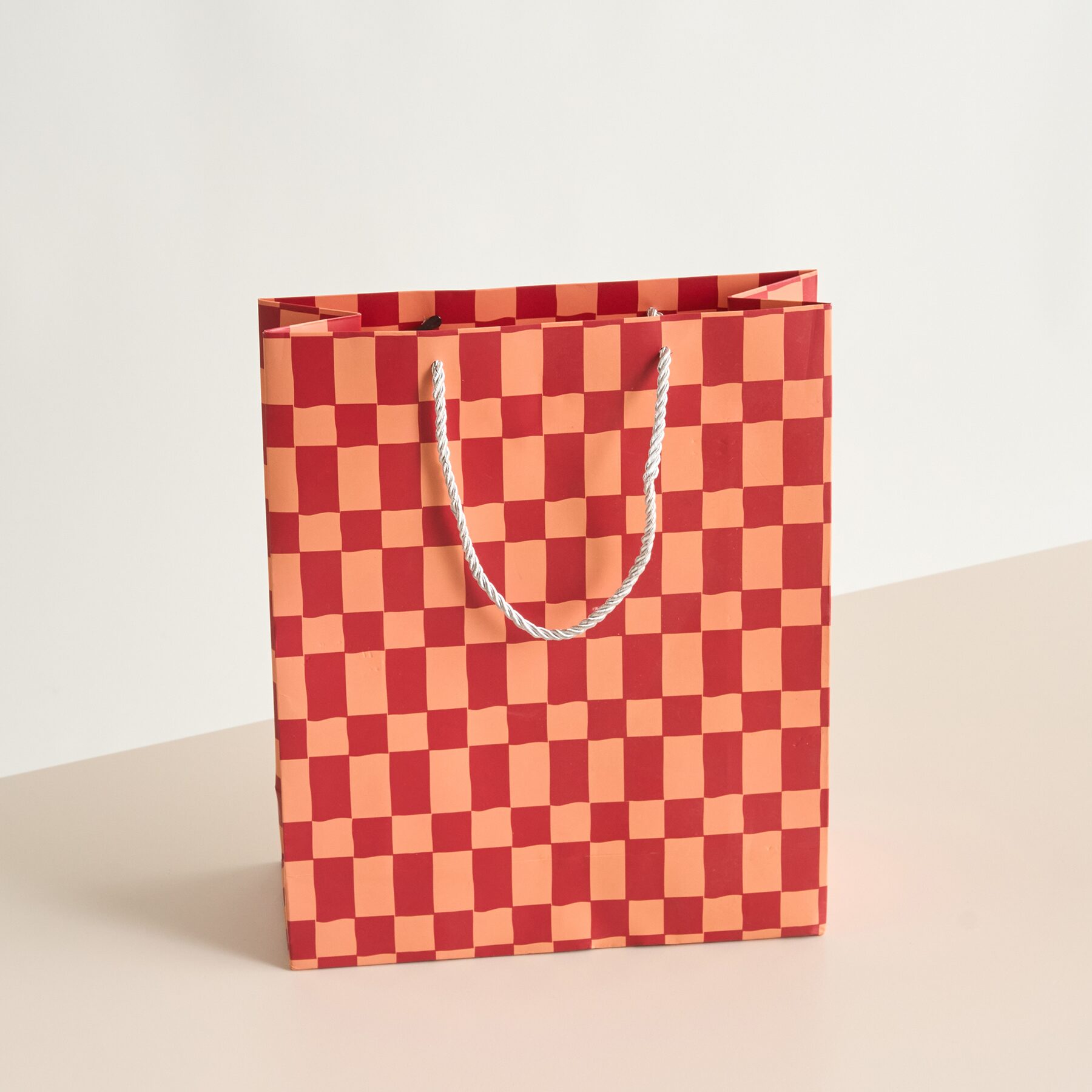 Papiertasche Karo Rot M
