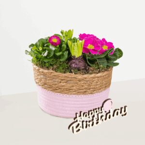 Frühlingskorb mit Happy Birthday Holzschriftzug