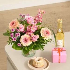 Blumenglück mit Sommer-Geburtstagsküchlein und Sekt