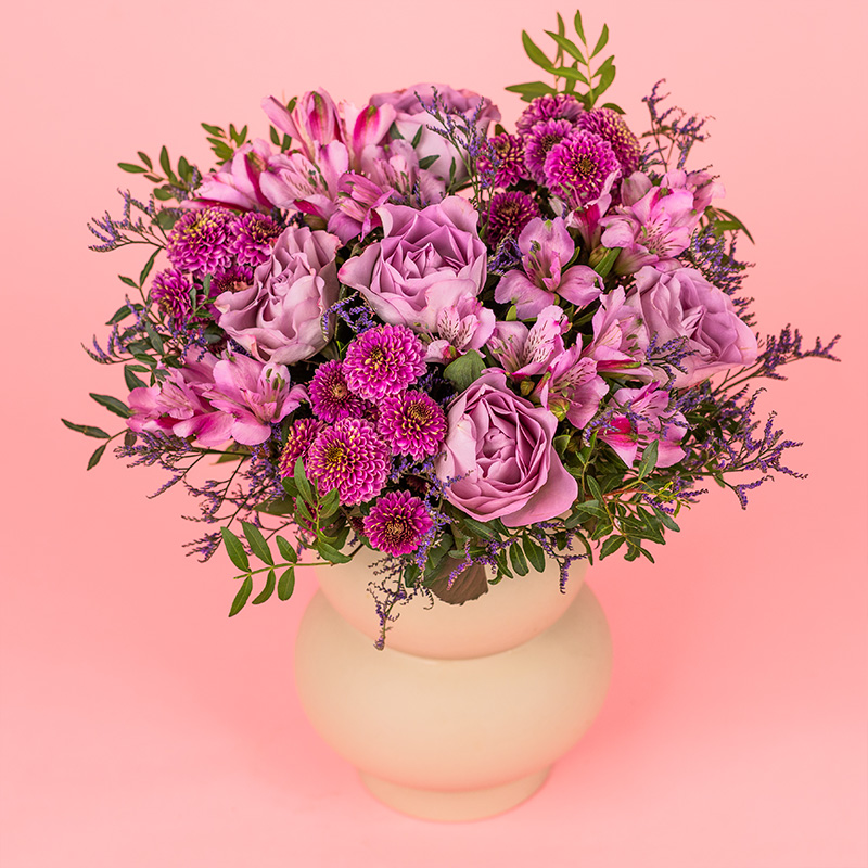 Gemischter lila Blumenstrauß – Bild 4