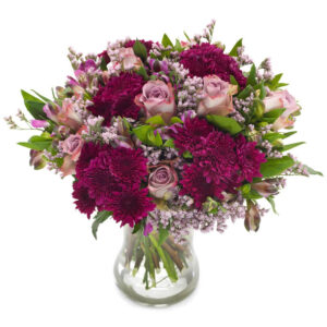 Gemischter lila Blumenstrauß