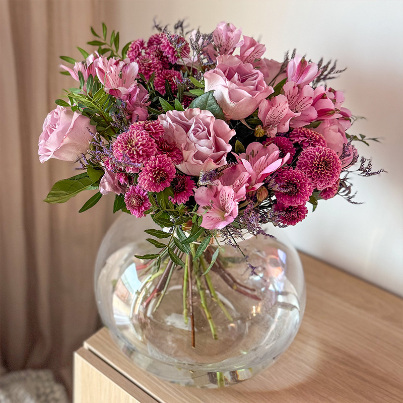 Gemischter lila Blumenstrauß – Bild 5
