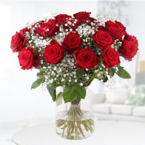 Rote Rosen mit Schleierkraut - Premium-Rosen