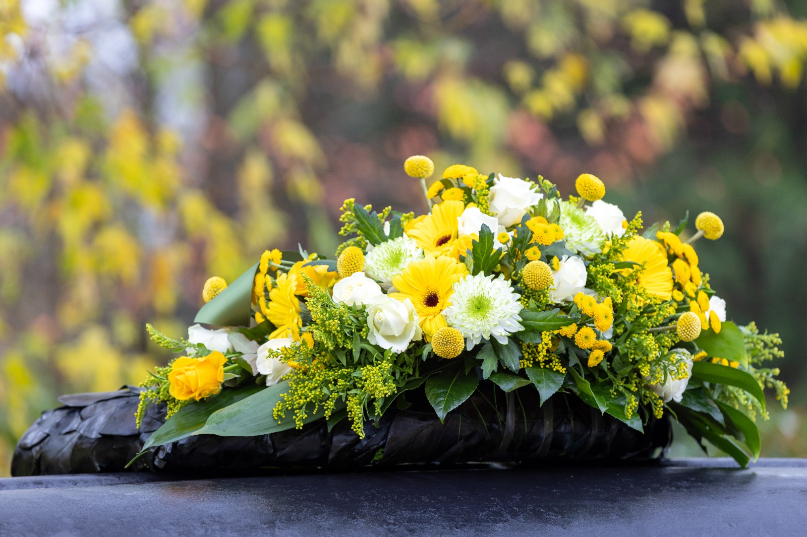 Blumenschmuck für eine Trauerfeier